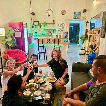 Social Backpacker Hostel & Rooftop Bar Battambang Exterior photo